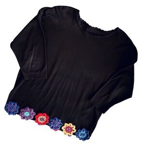 Crochet hem long sleeve top size XL black colorful Boho